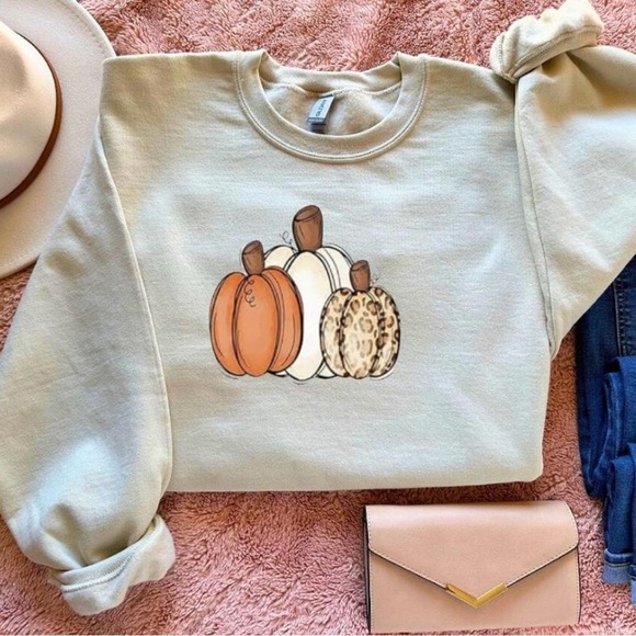 Brand New Handmade Women's Beige Pumpkin Graphic Sweater - Picture 3 of 3